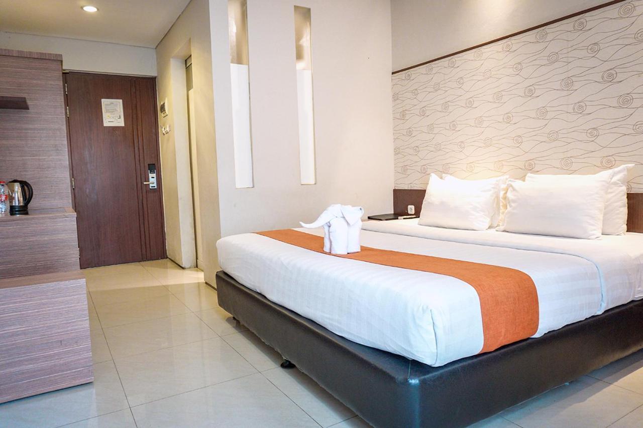 Andelir Hotel Simpang Lima Semarang Exterior foto